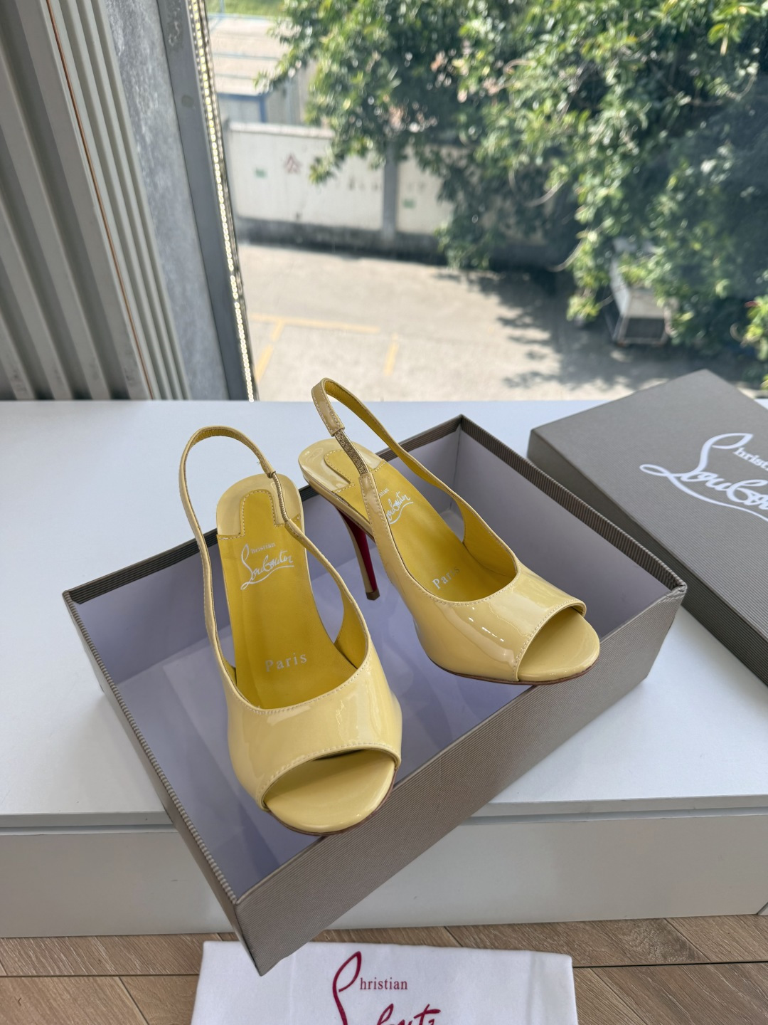 G277Christian Louboutin红底鞋防水台凉鞋 选到了颜色真好看呀[色色R]MyTheresa上现在居然