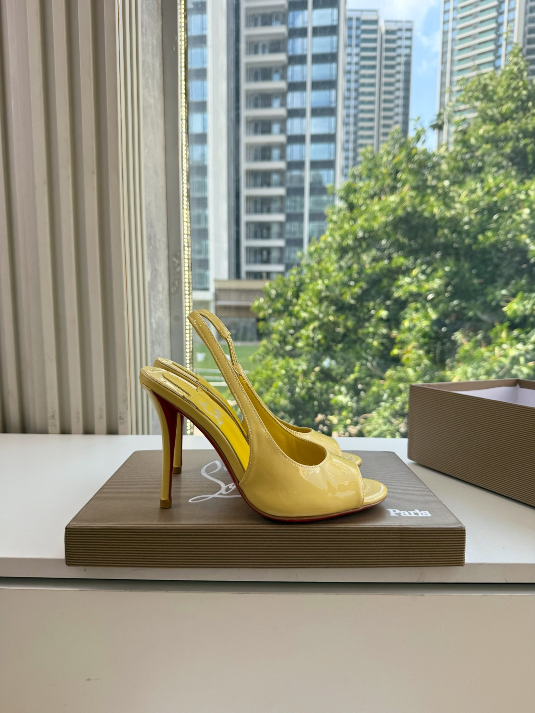 G277Christian Louboutin红底鞋防水台凉鞋 选到了颜色真好看呀[色色R]MyTheresa上现在居然