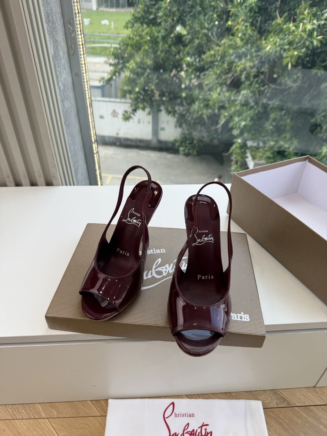 G277Christian Louboutin红底鞋防水台凉鞋 选到了颜色真好看呀[色色R]MyTheresa上现在居然