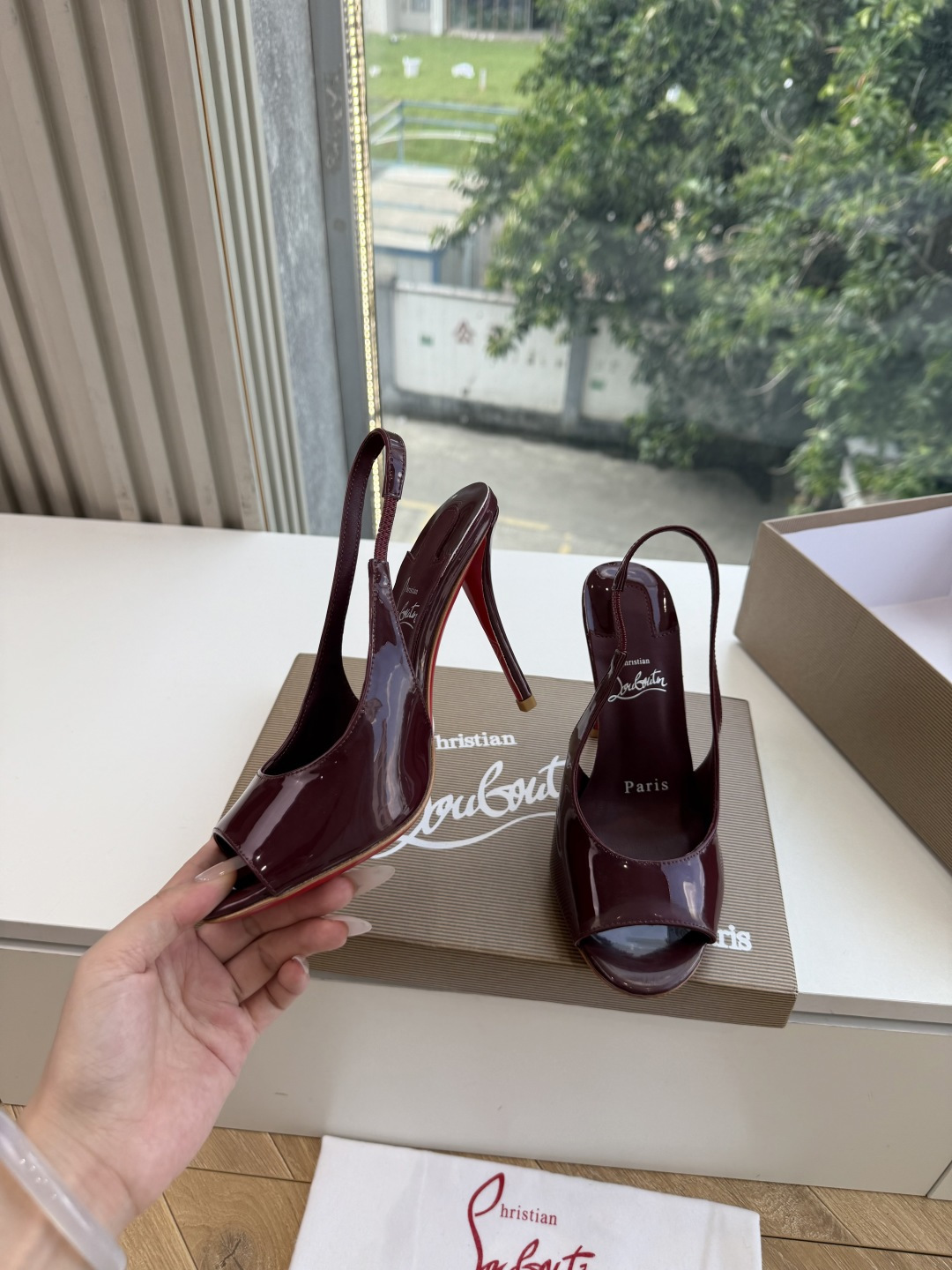 G277Christian Louboutin红底鞋防水台凉鞋 选到了颜色真好看呀[色色R]MyTheresa上现在居然