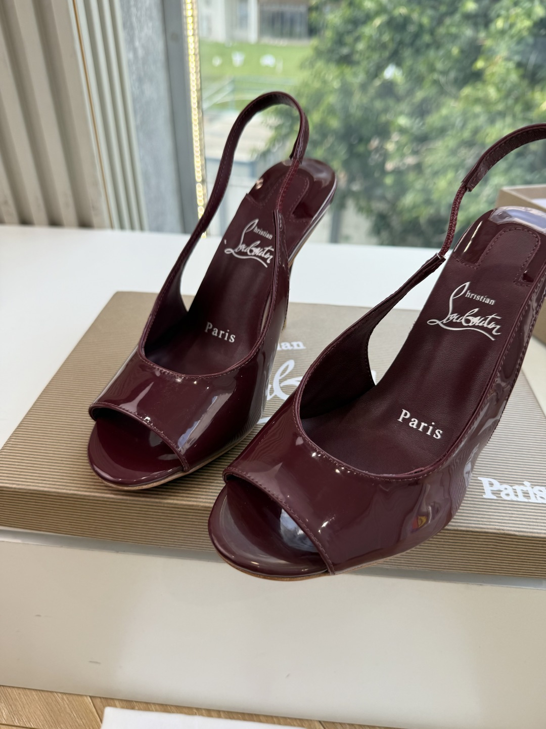 G277Christian Louboutin红底鞋防水台凉鞋 选到了颜色真好看呀[色色R]MyTheresa上现在居然
