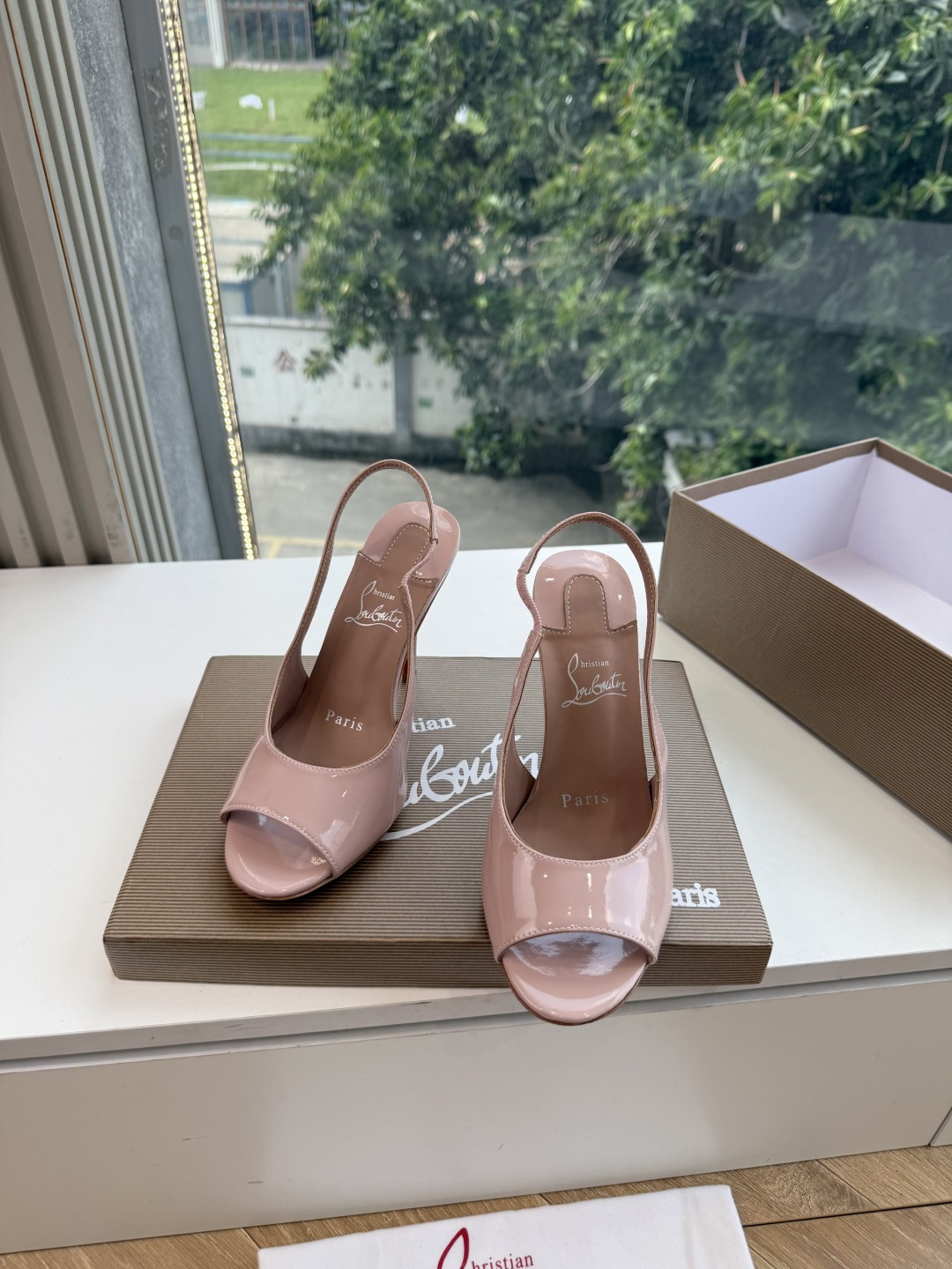 G277Christian Louboutin红底鞋防水台凉鞋 选到了颜色真好看呀[色色R]MyTheresa上现在居然