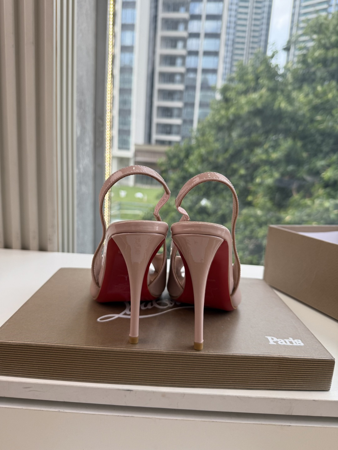 G277Christian Louboutin红底鞋防水台凉鞋 选到了颜色真好看呀[色色R]MyTheresa上现在居然
