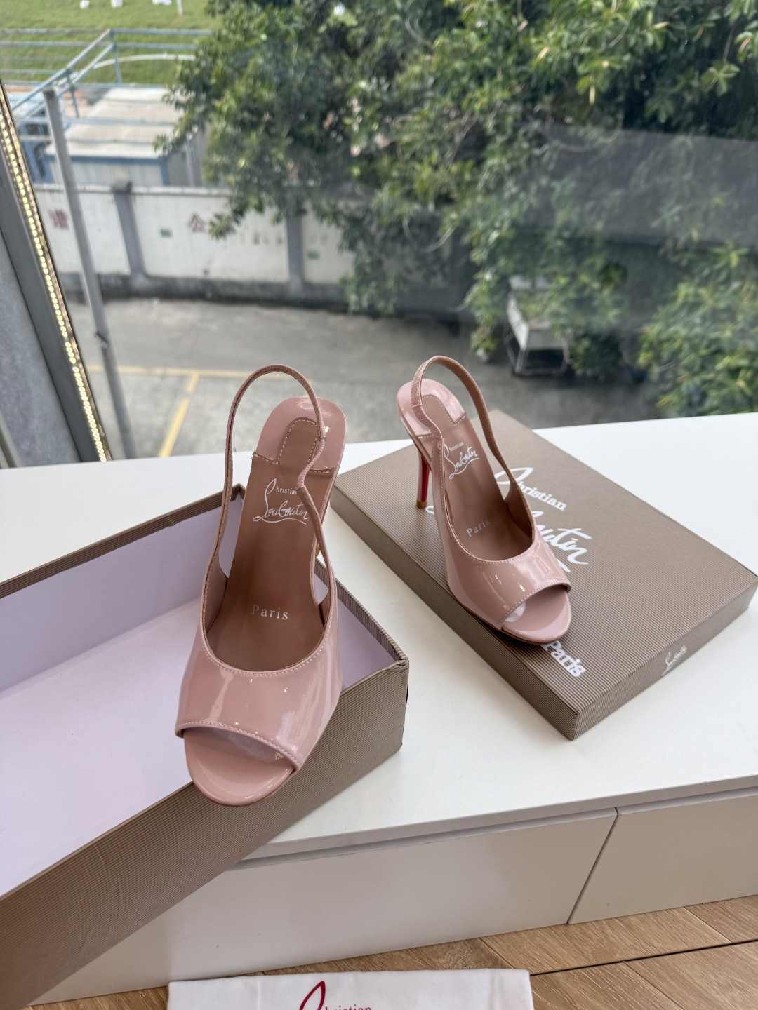 G277Christian Louboutin红底鞋防水台凉鞋 选到了颜色真好看呀[色色R]MyTheresa上现在居然