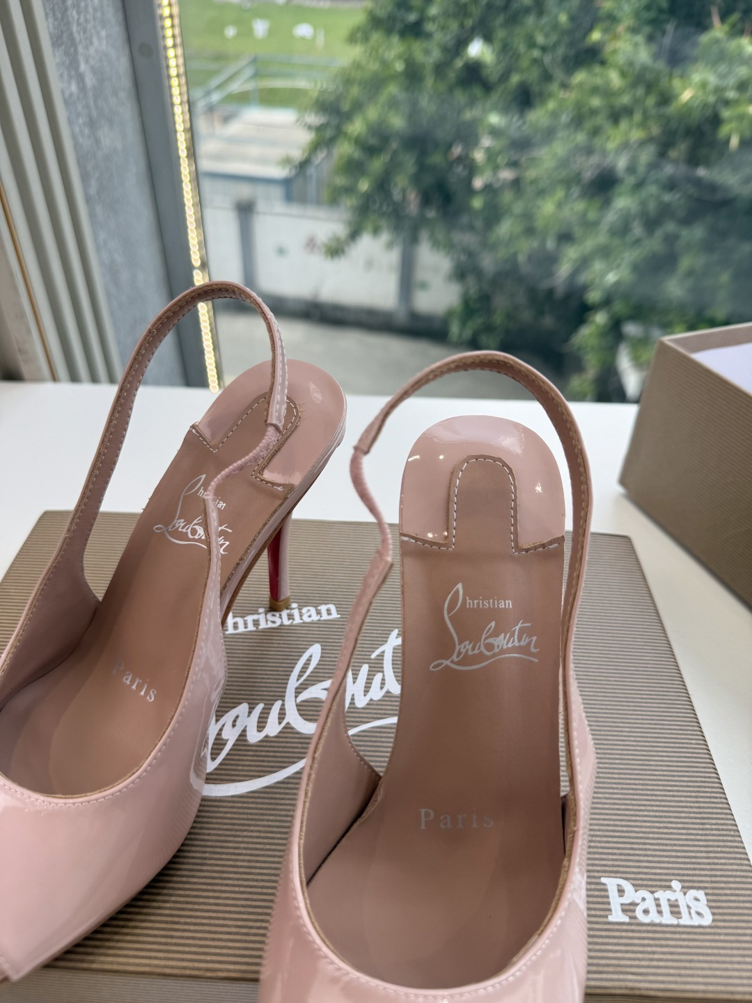 G277Christian Louboutin红底鞋防水台凉鞋 选到了颜色真好看呀[色色R]MyTheresa上现在居然