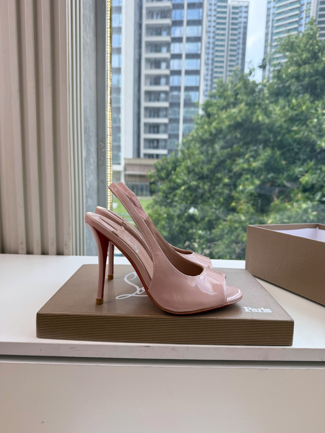 G277Christian Louboutin红底鞋防水台凉鞋 选到了颜色真好看呀[色色R]MyTheresa上现在居然