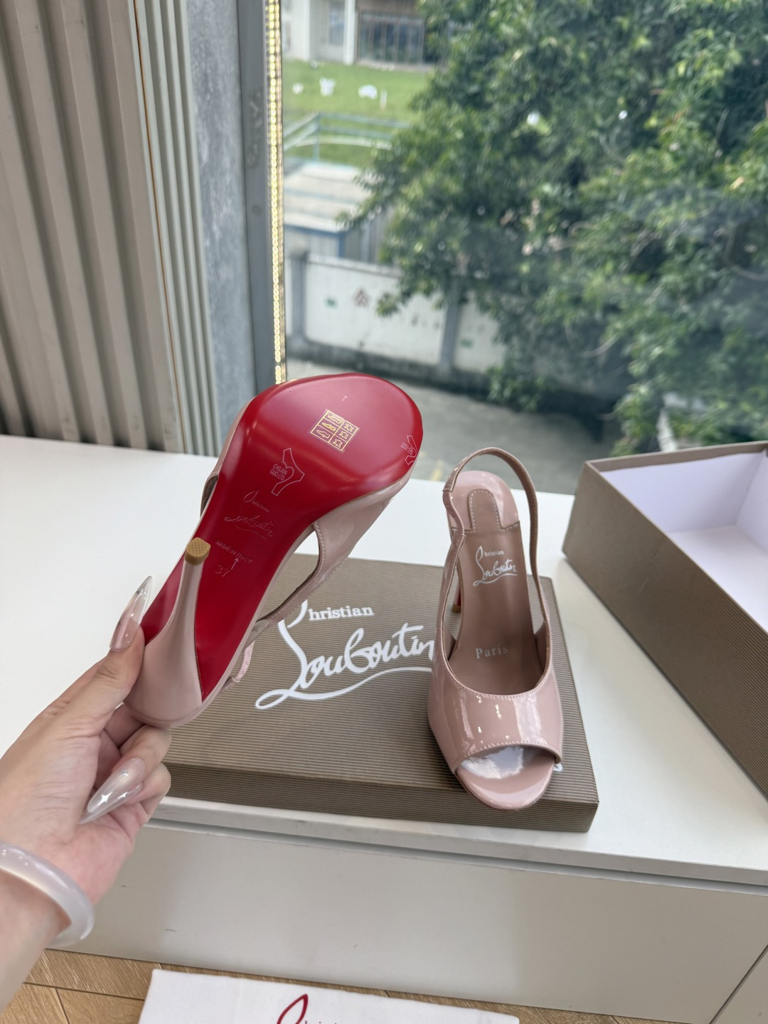 G277Christian Louboutin红底鞋防水台凉鞋 选到了颜色真好看呀[色色R]MyTheresa上现在居然