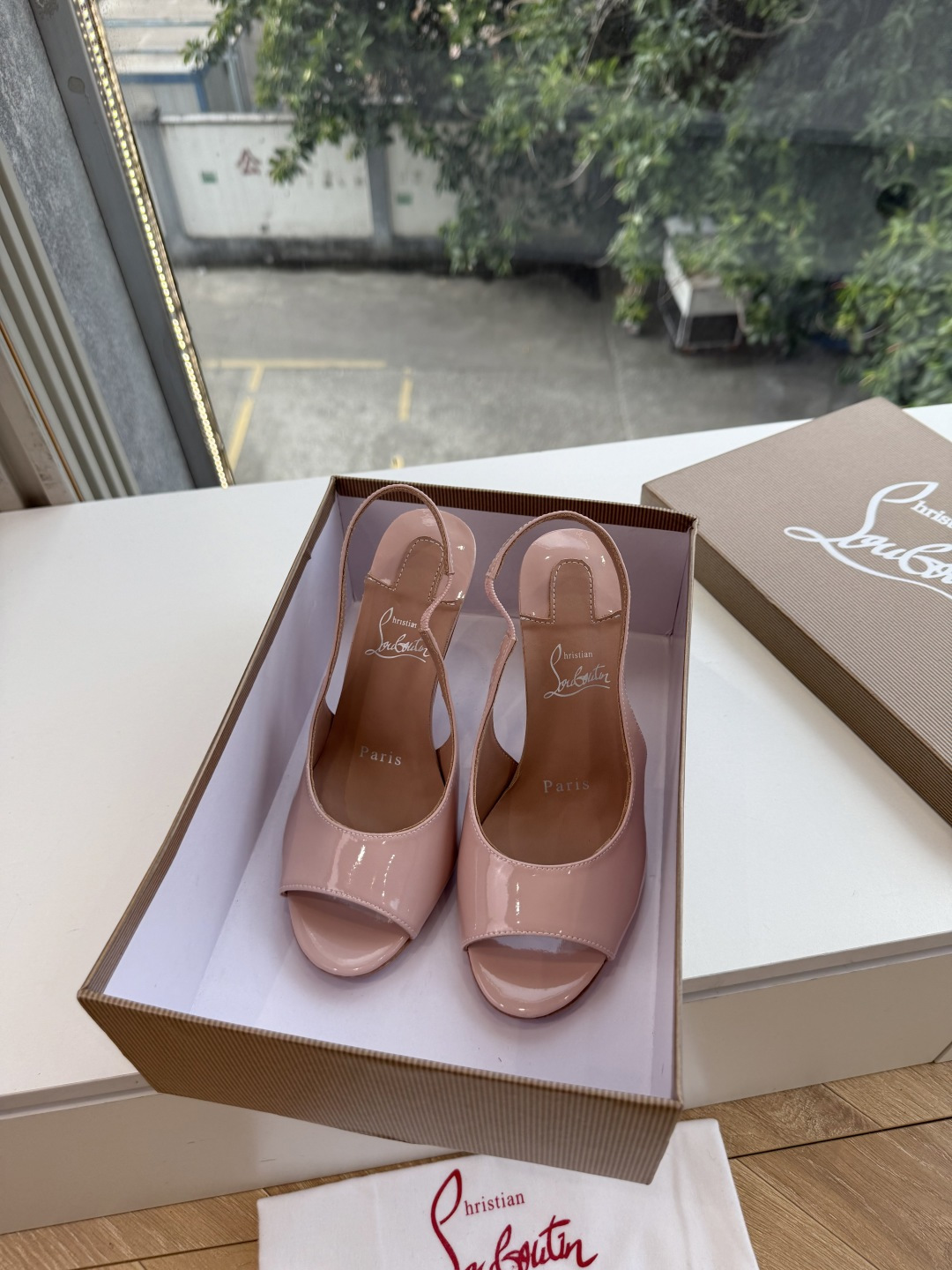 G277Christian Louboutin红底鞋防水台凉鞋 选到了颜色真好看呀[色色R]MyTheresa上现在居然