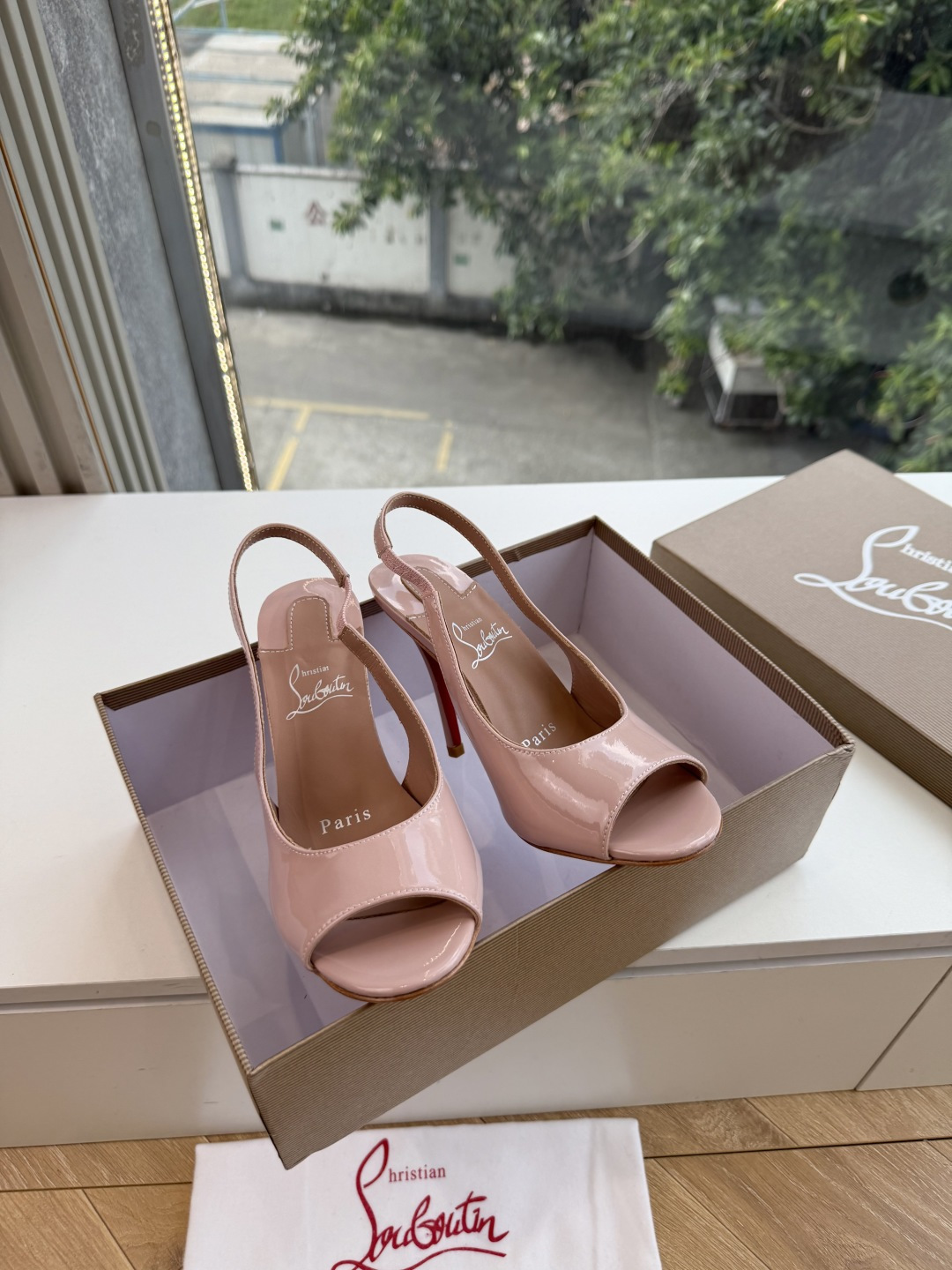 G277Christian Louboutin红底鞋防水台凉鞋 选到了颜色真好看呀[色色R]MyTheresa上现在居然