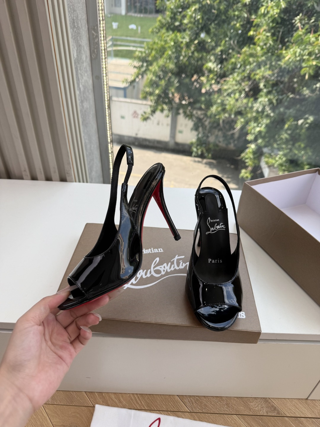 G277Christian Louboutin红底鞋防水台凉鞋 选到了颜色真好看呀[色色R]MyTheresa上现在居然