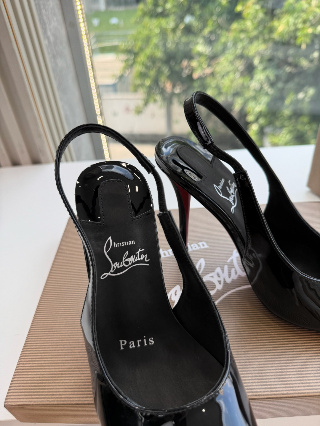 G277Christian Louboutin红底鞋防水台凉鞋 选到了颜色真好看呀[色色R]MyTheresa上现在居然