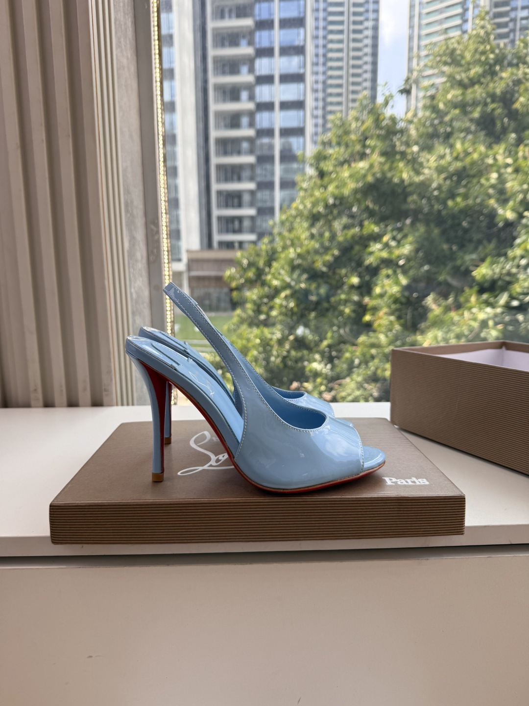 G277Christian Louboutin红底鞋防水台凉鞋 选到了颜色真好看呀[色色R]MyTheresa上现在居然