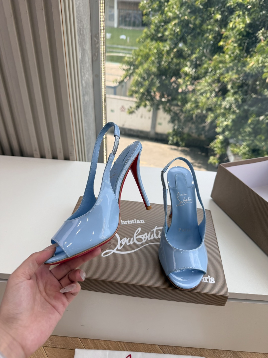 G277Christian Louboutin红底鞋防水台凉鞋 选到了颜色真好看呀[色色R]MyTheresa上现在居然