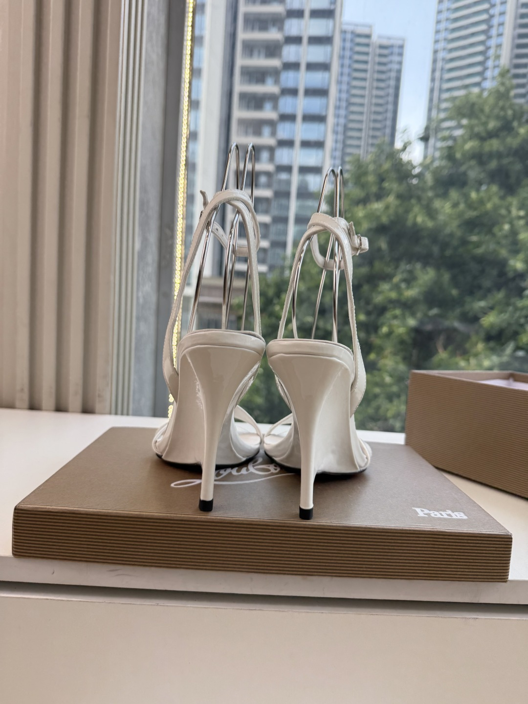 G277Christian Louboutin红底鞋防水台凉鞋 选到了颜色真好看呀[色色R]MyTheresa上现在居然
