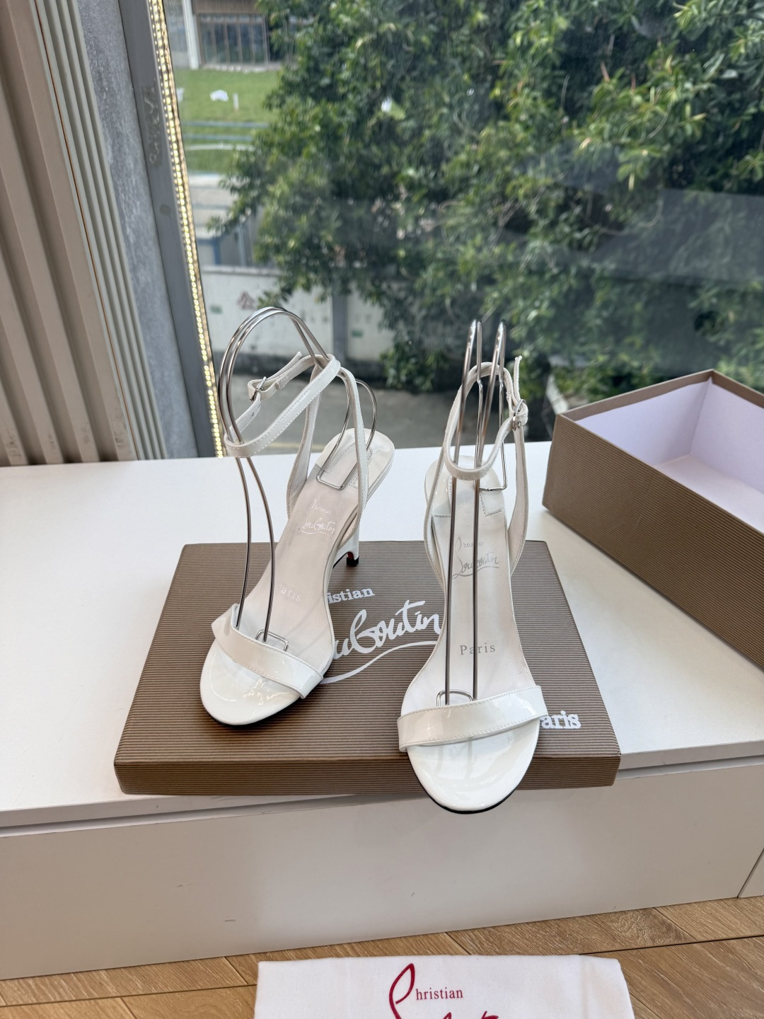 G277Christian Louboutin红底鞋防水台凉鞋 选到了颜色真好看呀[色色R]MyTheresa上现在居然