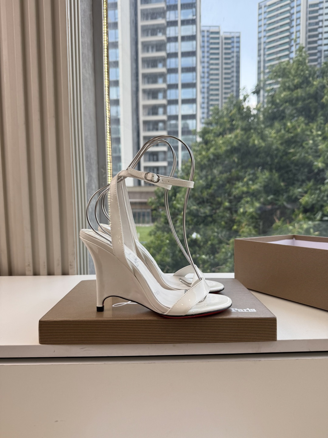 G277Christian Louboutin红底鞋防水台凉鞋 选到了颜色真好看呀[色色R]MyTheresa上现在居然