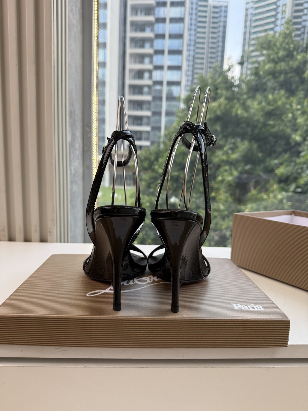 G277Christian Louboutin红底鞋防水台凉鞋 选到了颜色真好看呀[色色R]MyTheresa上现在居然