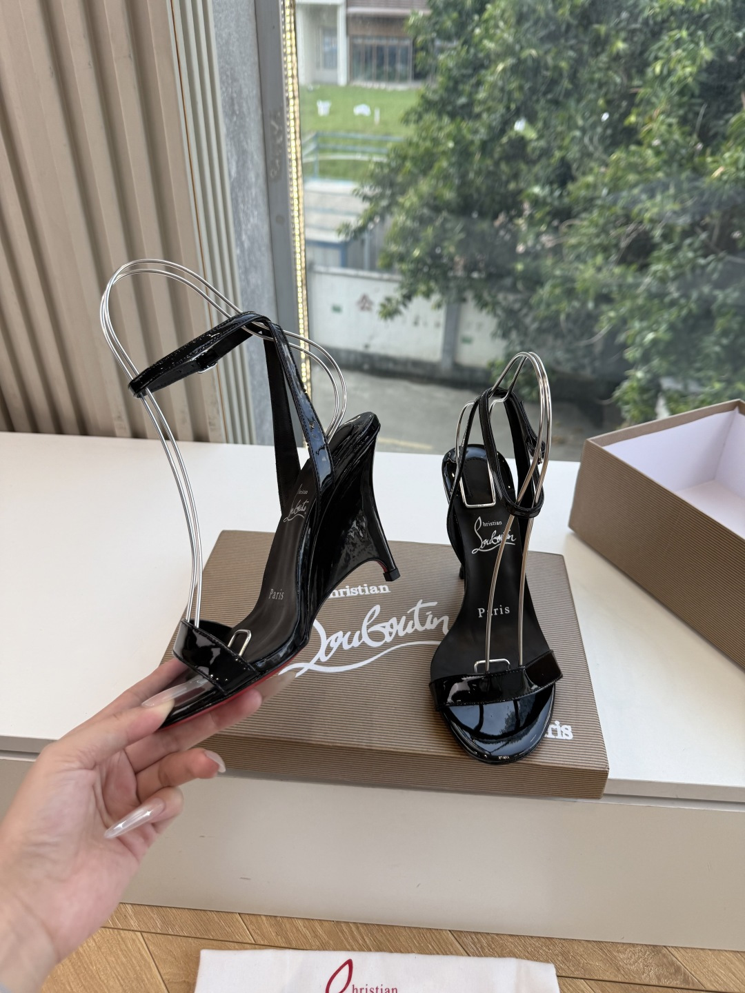 G277Christian Louboutin红底鞋防水台凉鞋 选到了颜色真好看呀[色色R]MyTheresa上现在居然