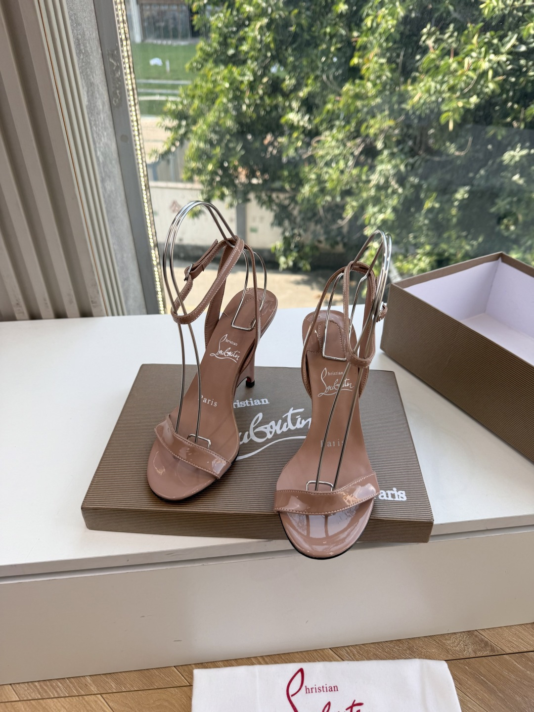 G277Christian Louboutin红底鞋防水台凉鞋 选到了颜色真好看呀[色色R]MyTheresa上现在居然