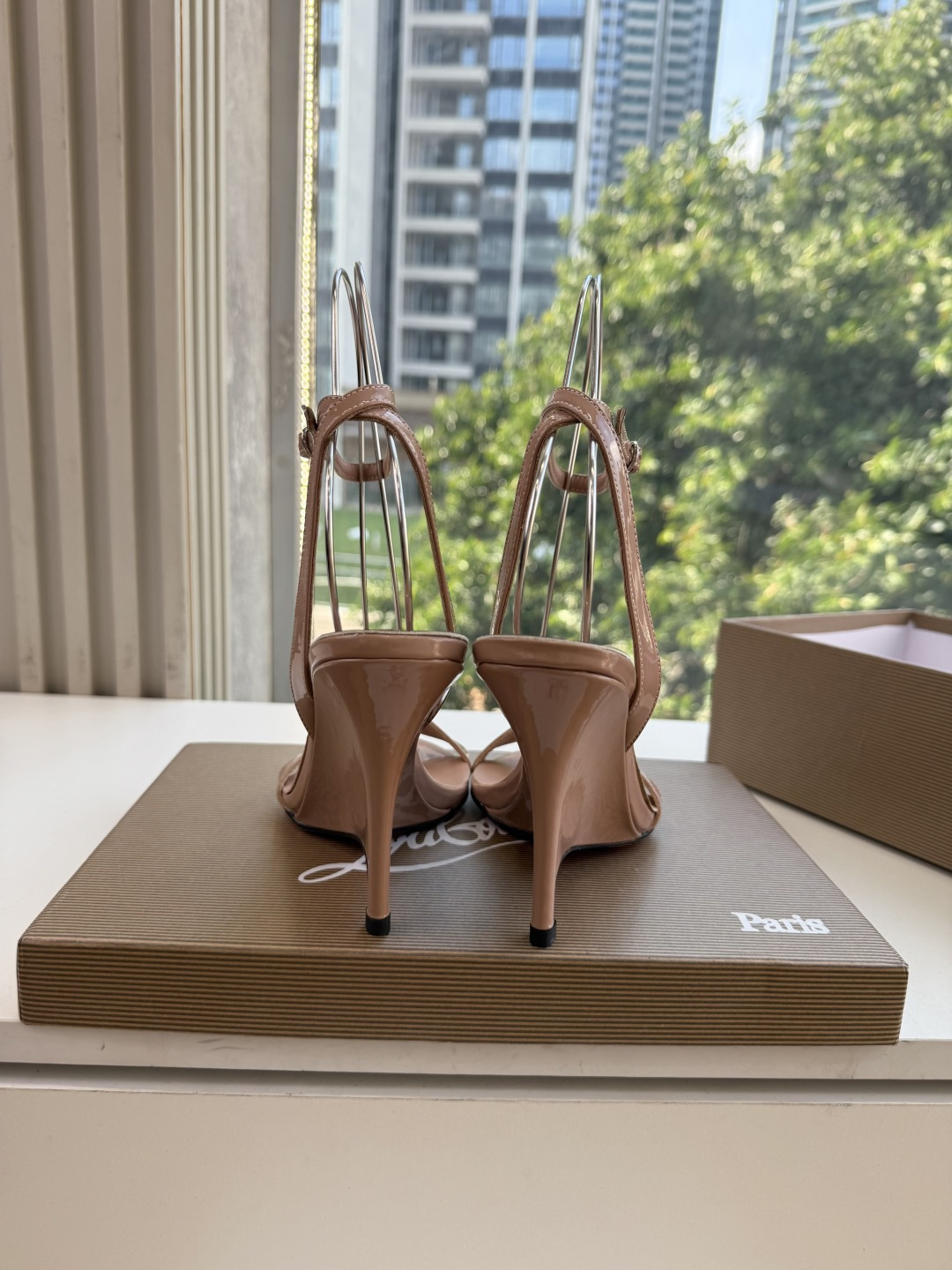 G277Christian Louboutin红底鞋防水台凉鞋 选到了颜色真好看呀[色色R]MyTheresa上现在居然