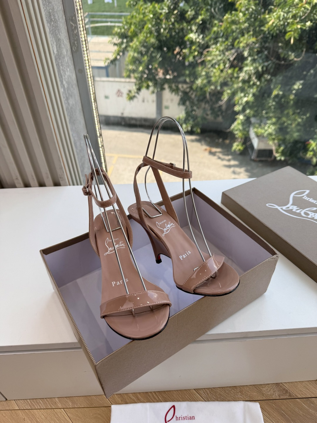 G277Christian Louboutin红底鞋防水台凉鞋 选到了颜色真好看呀[色色R]MyTheresa上现在居然