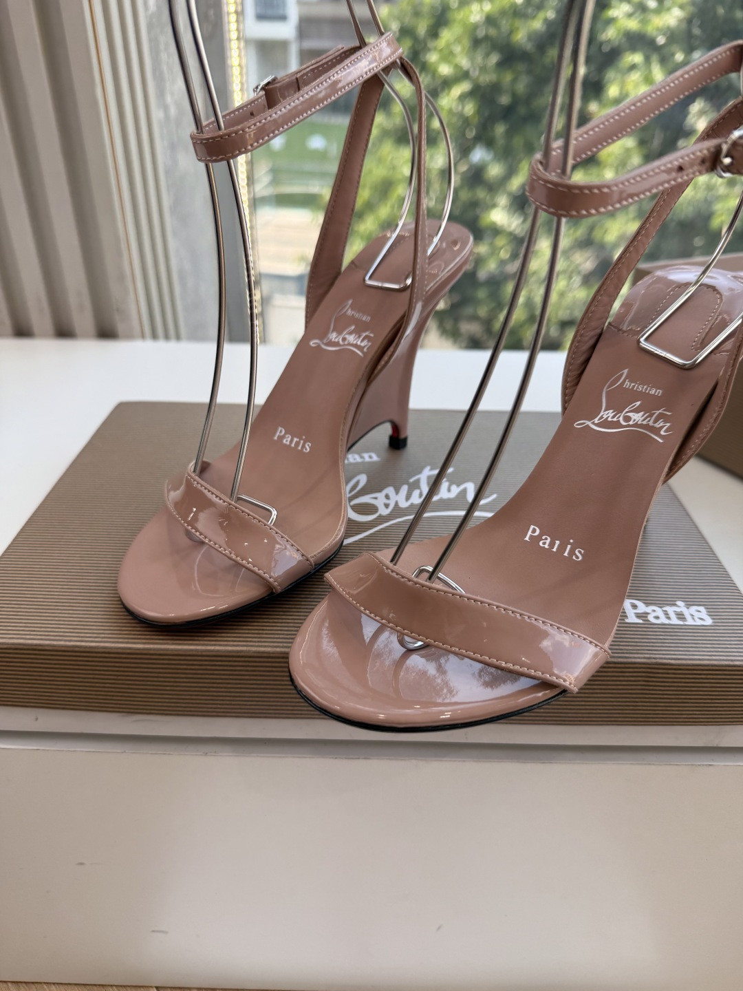 G277Christian Louboutin红底鞋防水台凉鞋 选到了颜色真好看呀[色色R]MyTheresa上现在居然