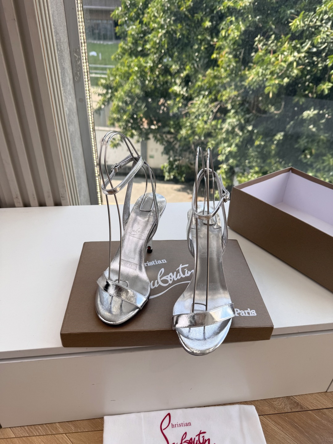 G277Christian Louboutin红底鞋防水台凉鞋 选到了颜色真好看呀[色色R]MyTheresa上现在居然