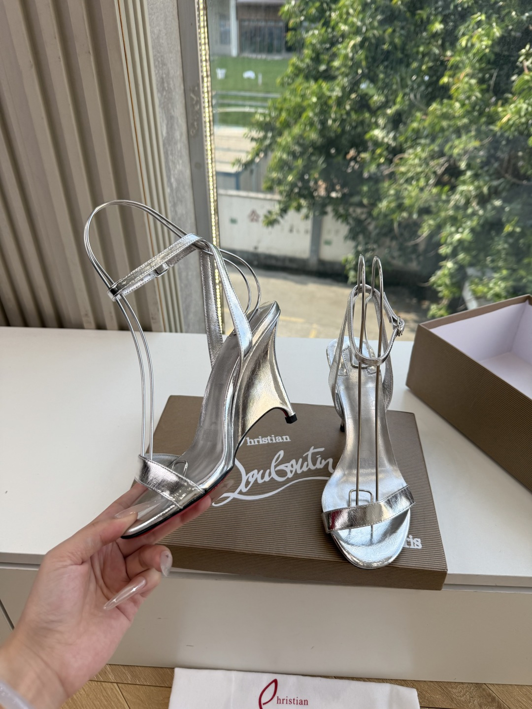 G277Christian Louboutin红底鞋防水台凉鞋 选到了颜色真好看呀[色色R]MyTheresa上现在居然