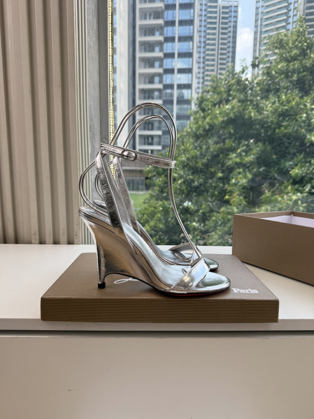 G277Christian Louboutin红底鞋防水台凉鞋 选到了颜色真好看呀[色色R]MyTheresa上现在居然
