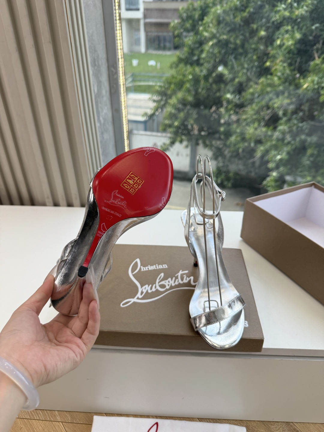 G277Christian Louboutin红底鞋防水台凉鞋 选到了颜色真好看呀[色色R]MyTheresa上现在居然