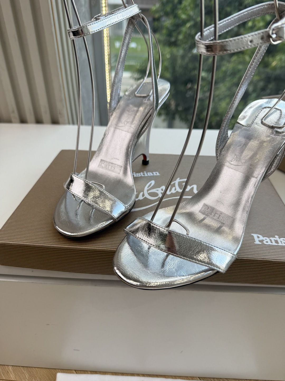 G277Christian Louboutin红底鞋防水台凉鞋 选到了颜色真好看呀[色色R]MyTheresa上现在居然