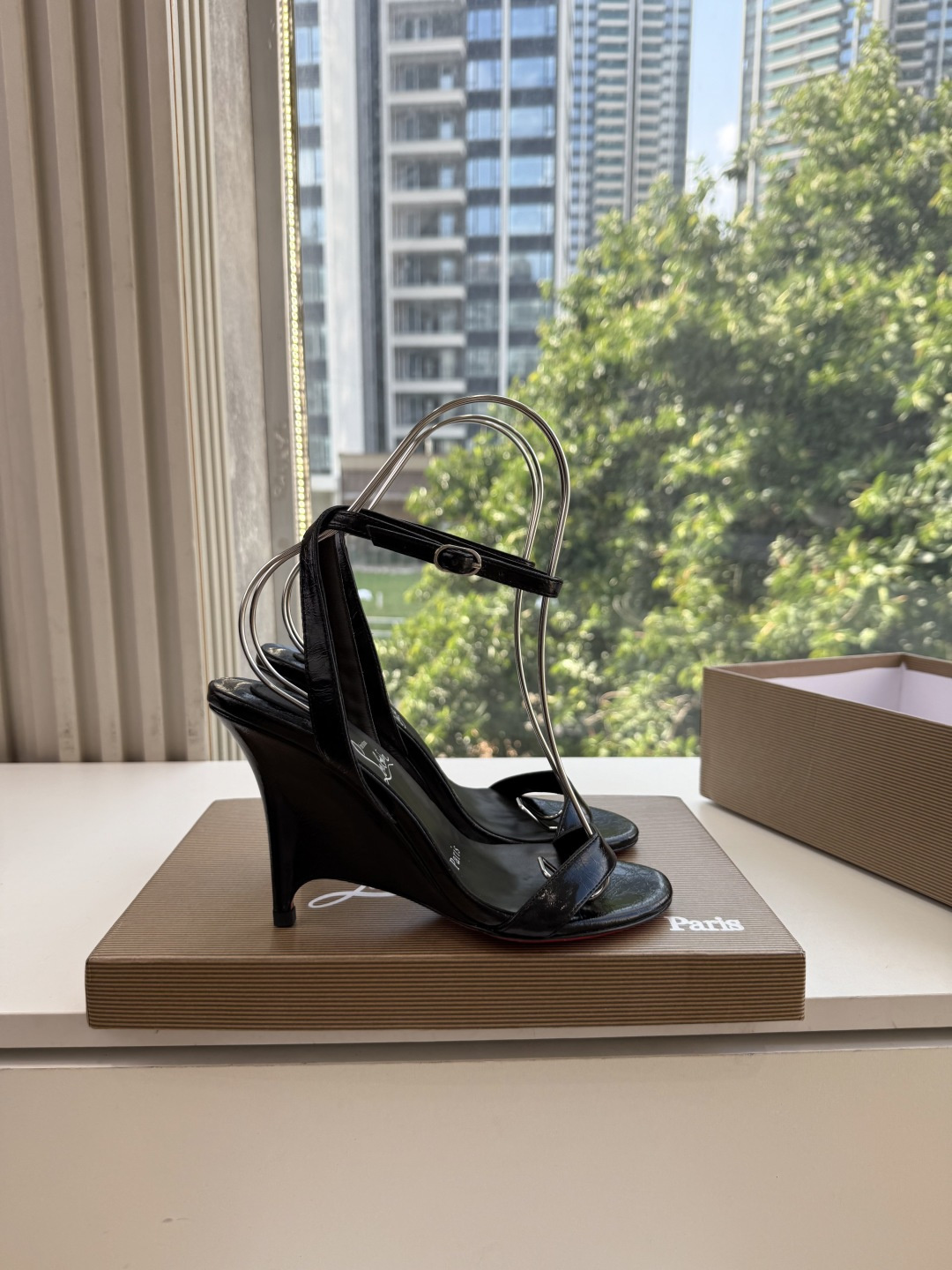 G277Christian Louboutin红底鞋防水台凉鞋 选到了颜色真好看呀[色色R]MyTheresa上现在居然