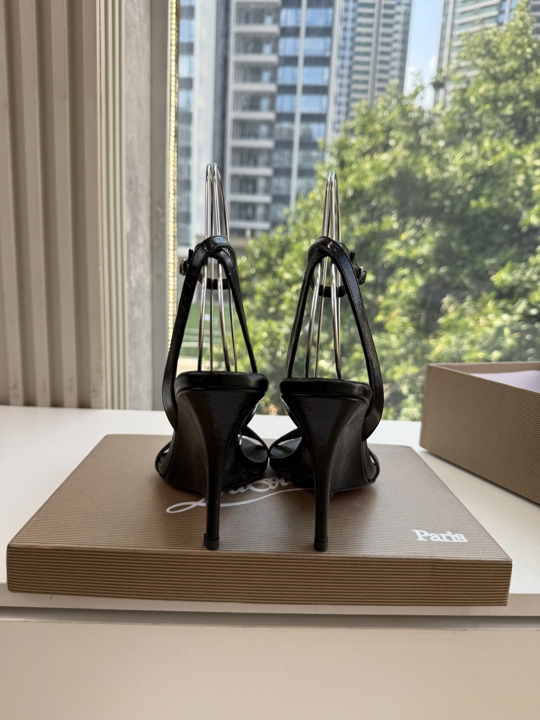 G277Christian Louboutin红底鞋防水台凉鞋 选到了颜色真好看呀[色色R]MyTheresa上现在居然