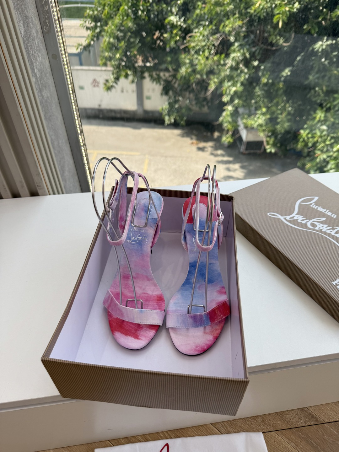 G277Christian Louboutin红底鞋防水台凉鞋 选到了颜色真好看呀[色色R]MyTheresa上现在居然