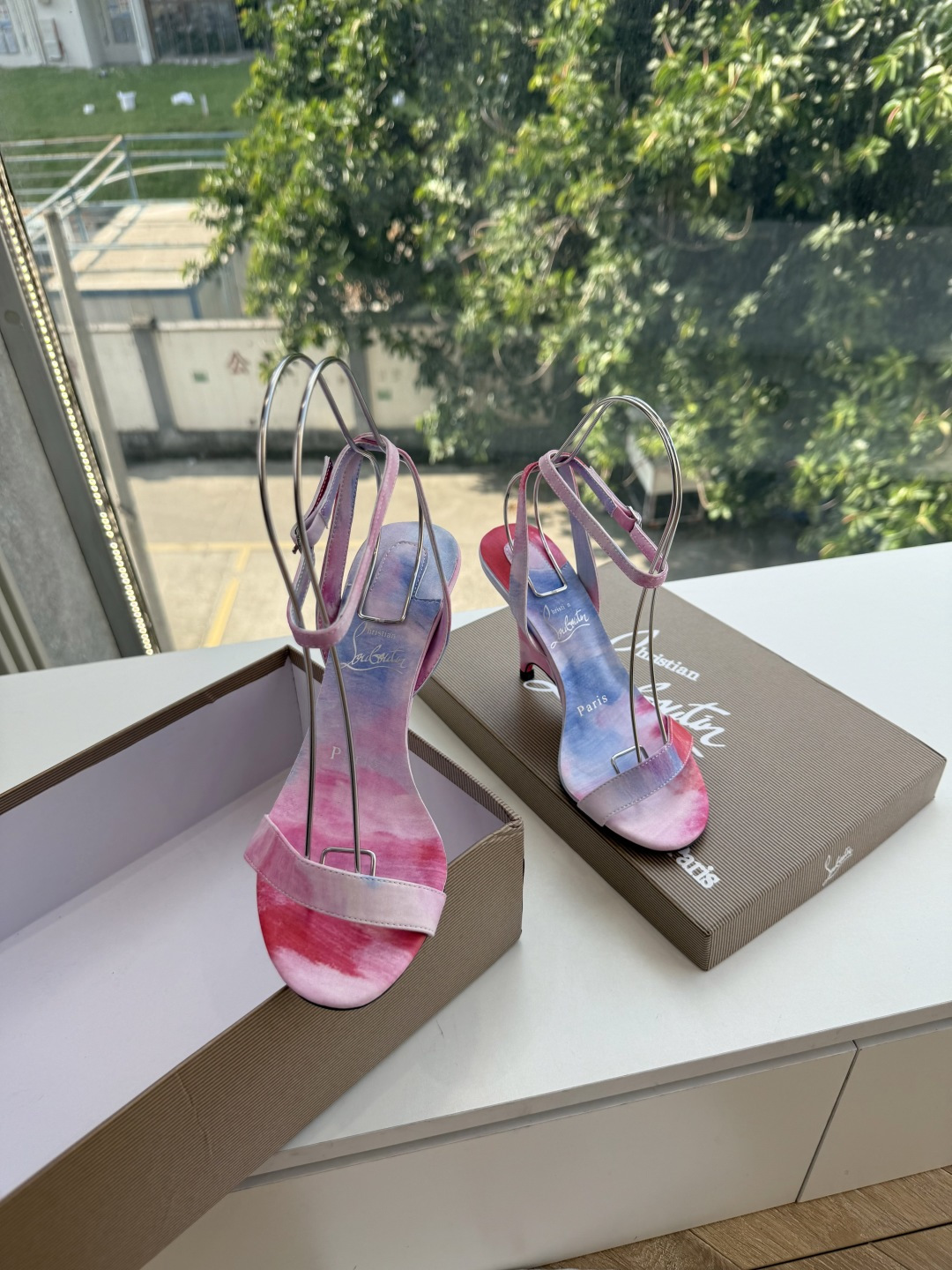 G277Christian Louboutin红底鞋防水台凉鞋 选到了颜色真好看呀[色色R]MyTheresa上现在居然