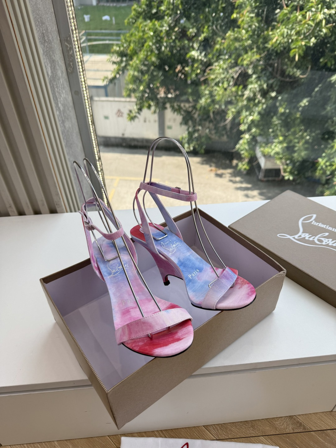 G277Christian Louboutin红底鞋防水台凉鞋 选到了颜色真好看呀[色色R]MyTheresa上现在居然