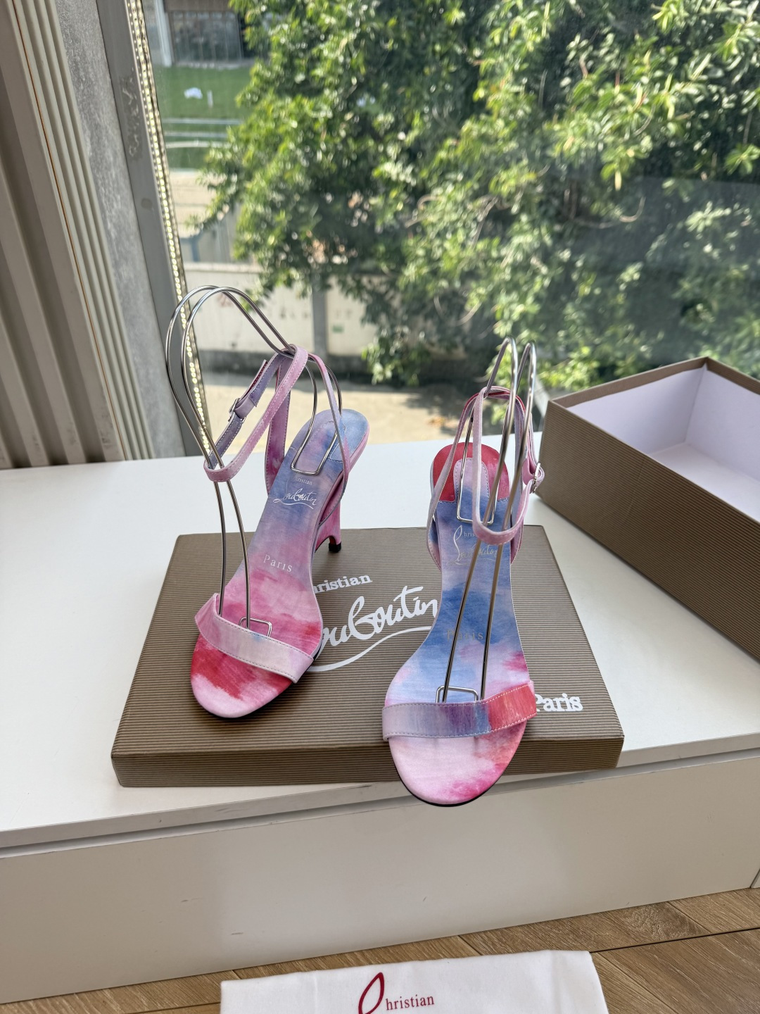 G277Christian Louboutin红底鞋防水台凉鞋 选到了颜色真好看呀[色色R]MyTheresa上现在居然