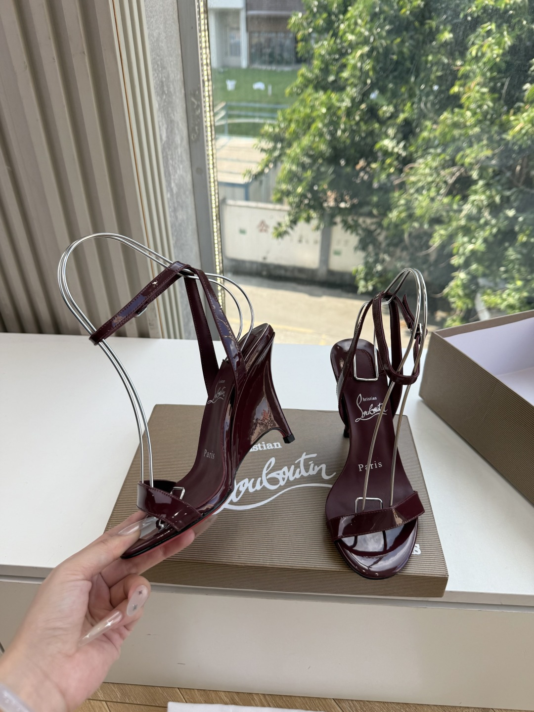 G277Christian Louboutin红底鞋防水台凉鞋 选到了颜色真好看呀[色色R]MyTheresa上现在居然
