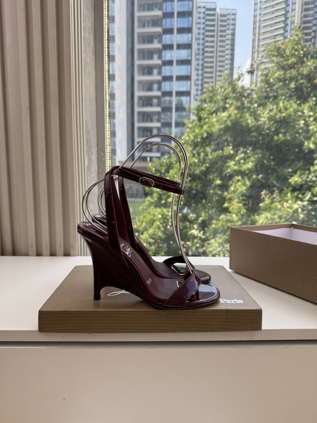 G277Christian Louboutin红底鞋防水台凉鞋 选到了颜色真好看呀[色色R]MyTheresa上现在居然