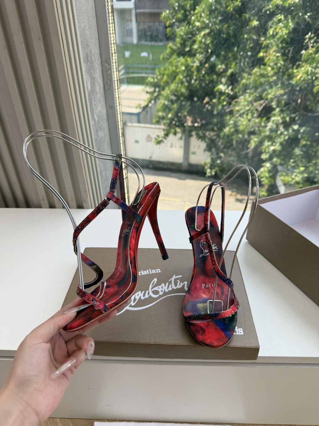 G277Christian Louboutin红底鞋防水台凉鞋 选到了颜色真好看呀[色色R]MyTheresa上现在居然