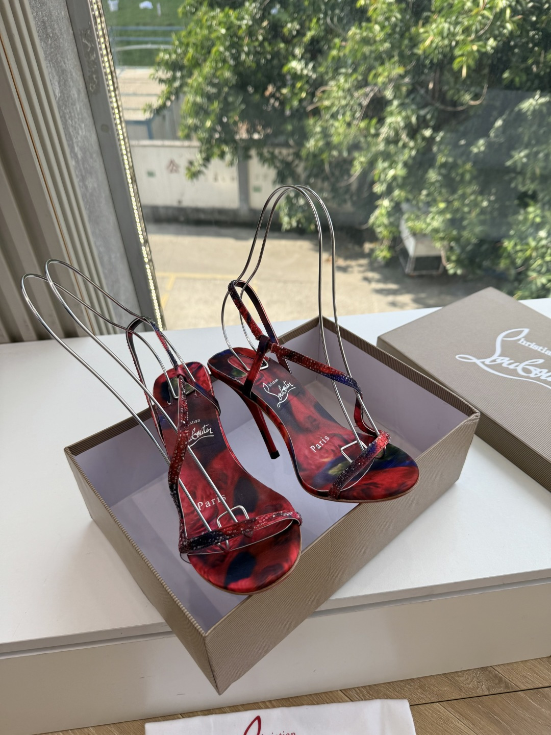 G277Christian Louboutin红底鞋防水台凉鞋 选到了颜色真好看呀[色色R]MyTheresa上现在居然