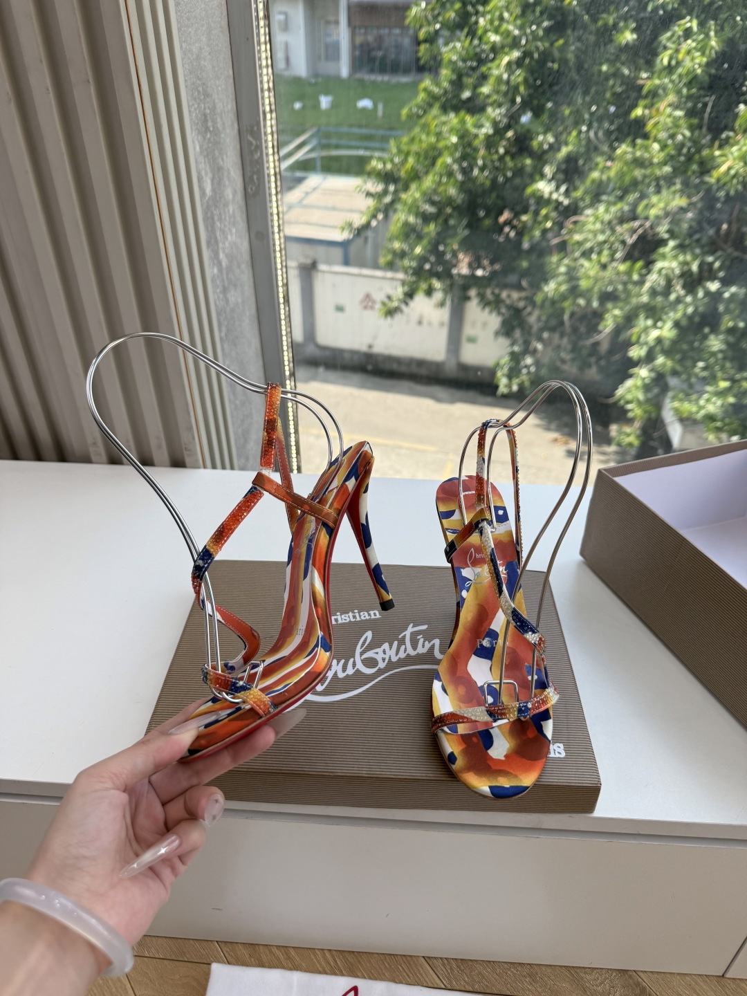 G277Christian Louboutin红底鞋防水台凉鞋 选到了颜色真好看呀[色色R]MyTheresa上现在居然
