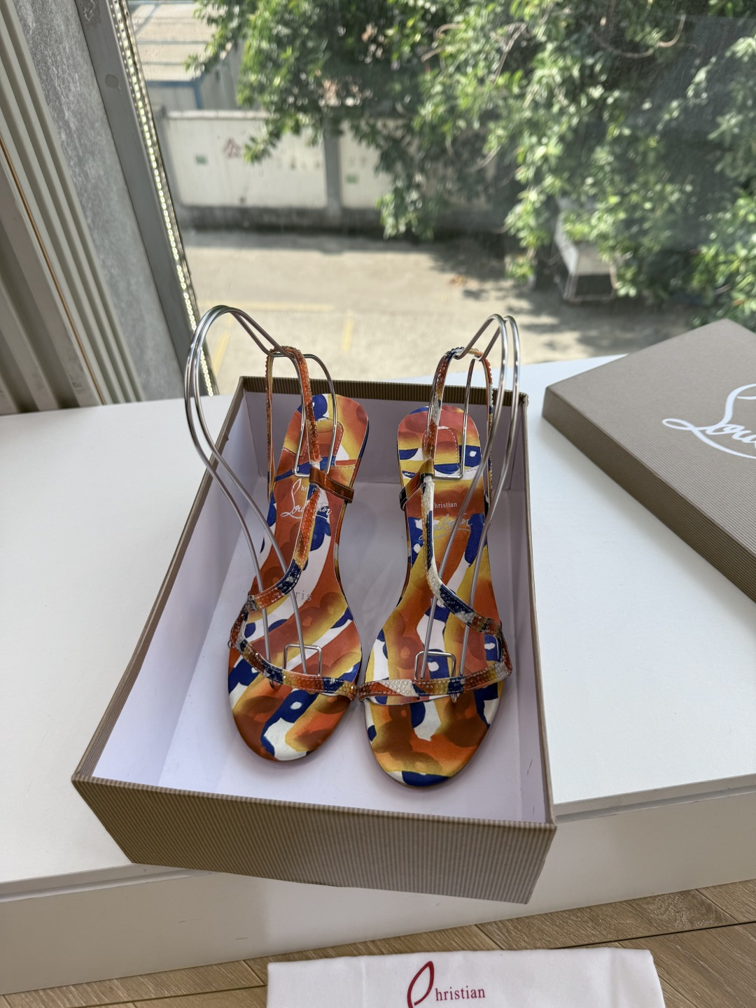 G277Christian Louboutin红底鞋防水台凉鞋 选到了颜色真好看呀[色色R]MyTheresa上现在居然
