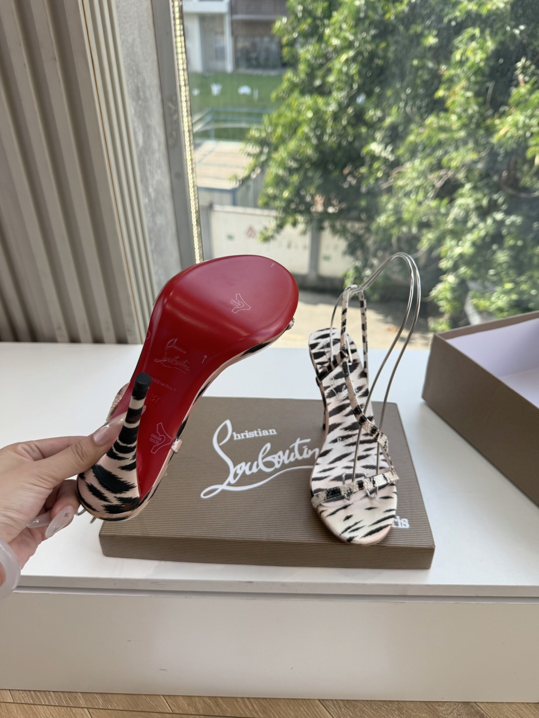 G277Christian Louboutin红底鞋防水台凉鞋 选到了颜色真好看呀[色色R]MyTheresa上现在居然