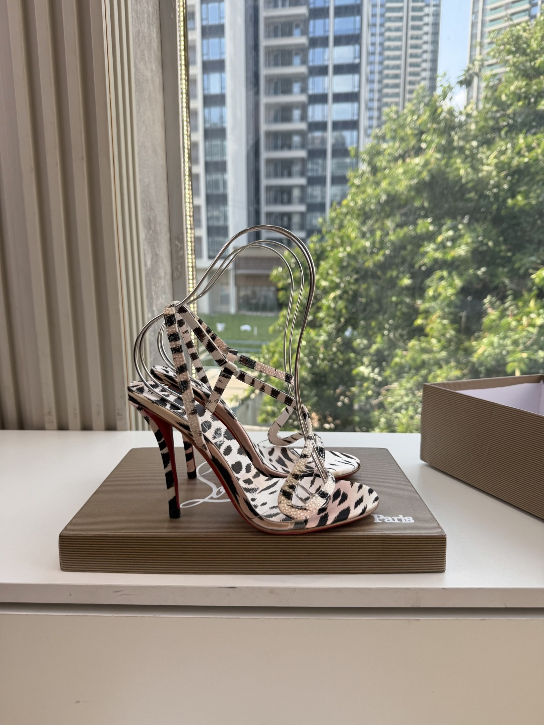G277Christian Louboutin红底鞋防水台凉鞋 选到了颜色真好看呀[色色R]MyTheresa上现在居然