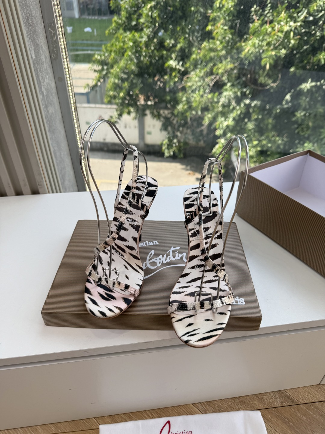 G277Christian Louboutin红底鞋防水台凉鞋 选到了颜色真好看呀[色色R]MyTheresa上现在居然