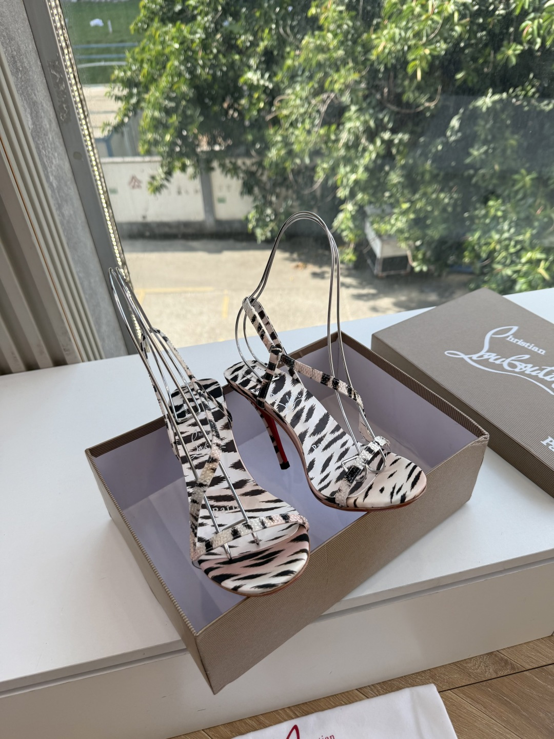 G277Christian Louboutin红底鞋防水台凉鞋 选到了颜色真好看呀[色色R]MyTheresa上现在居然