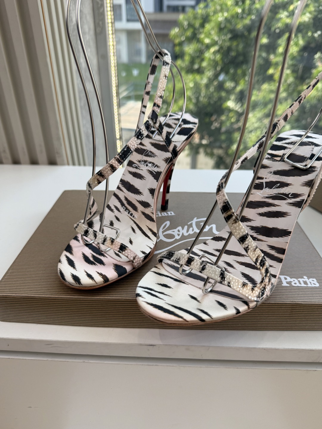 G277Christian Louboutin红底鞋防水台凉鞋 选到了颜色真好看呀[色色R]MyTheresa上现在居然