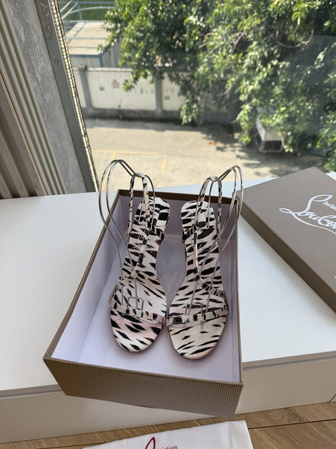 G277Christian Louboutin红底鞋防水台凉鞋 选到了颜色真好看呀[色色R]MyTheresa上现在居然