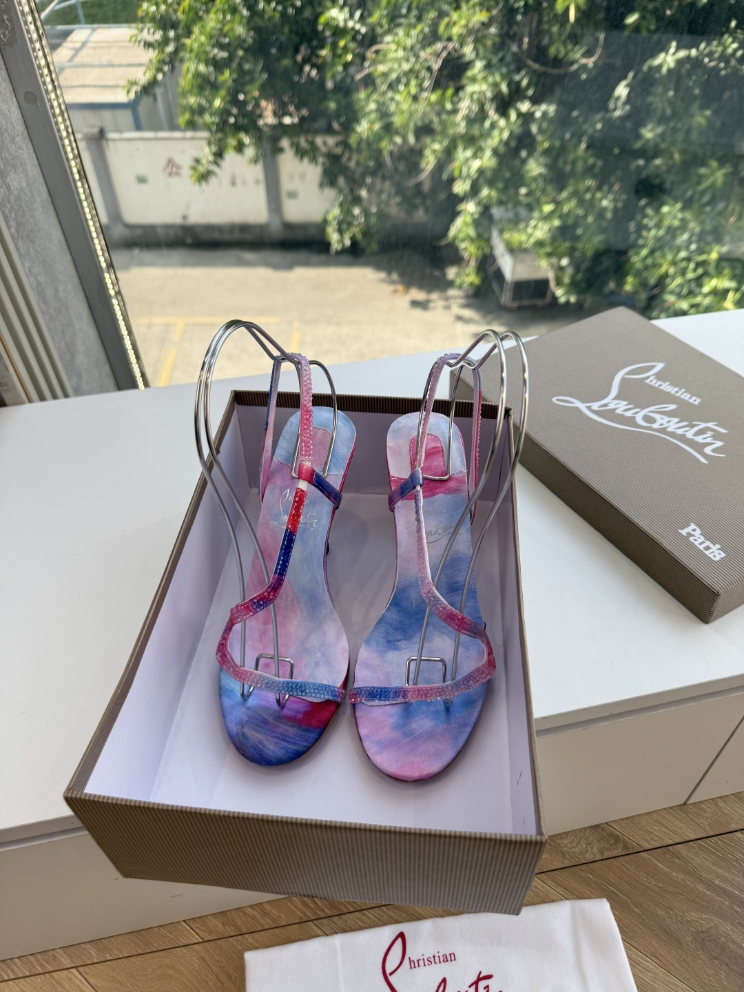 G277Christian Louboutin红底鞋防水台凉鞋 选到了颜色真好看呀[色色R]MyTheresa上现在居然